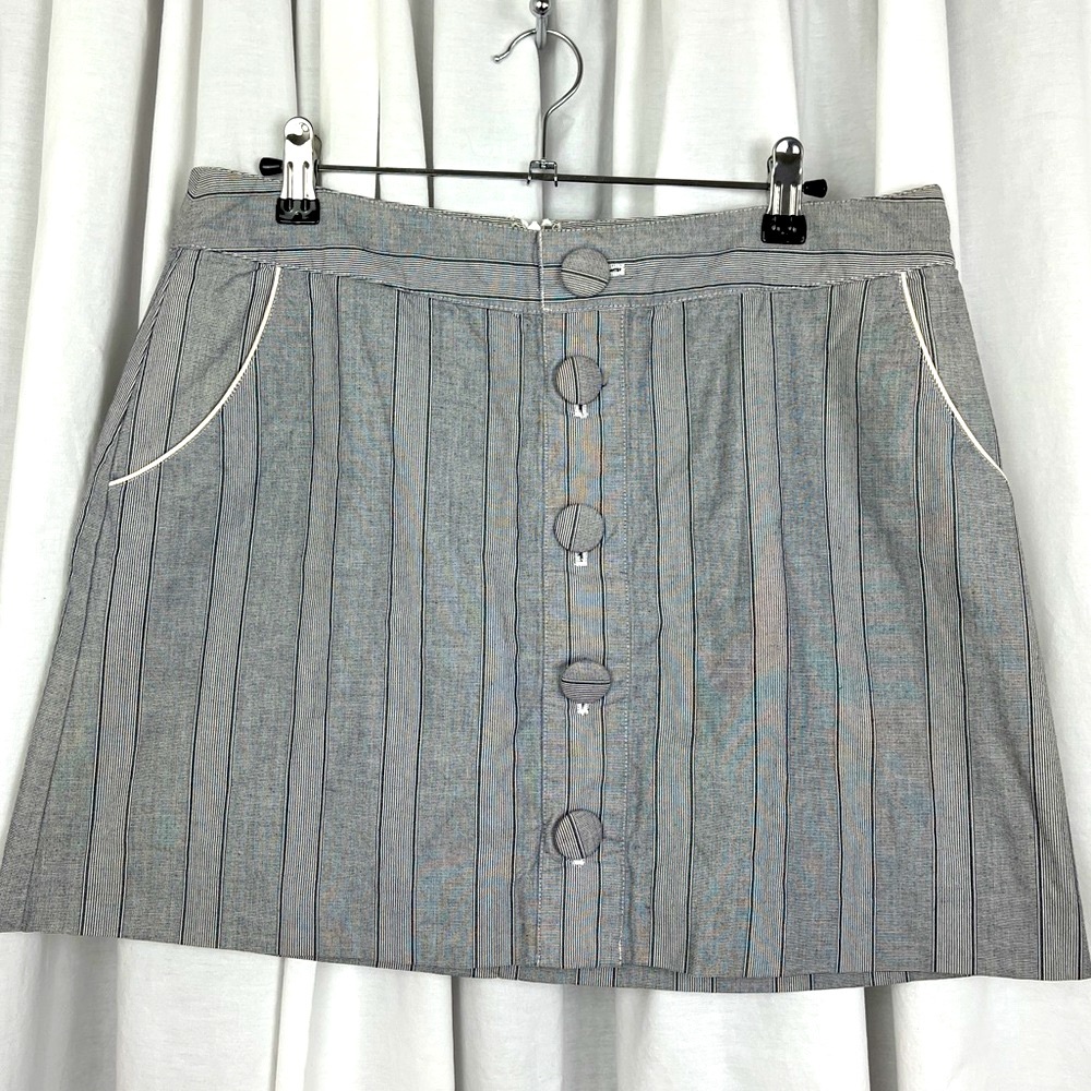 Vintage 2000’s Twee Banana Republic Striped Grey Low Mid Rise Mini Skirt Size 8
